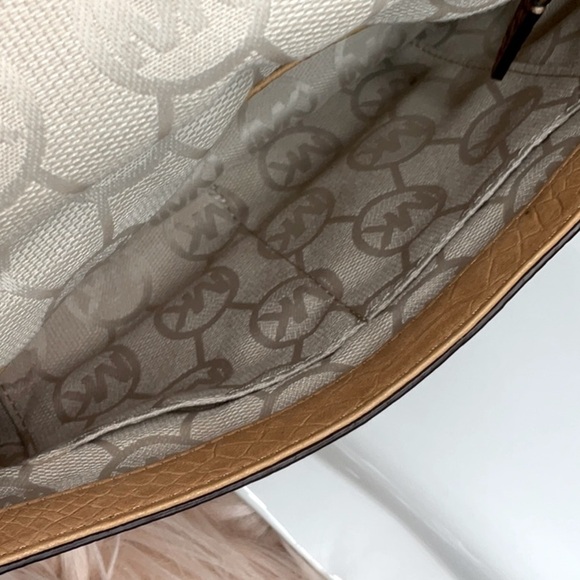 MICHAEL KORS LEATHER BAG - Picture 6 of 11